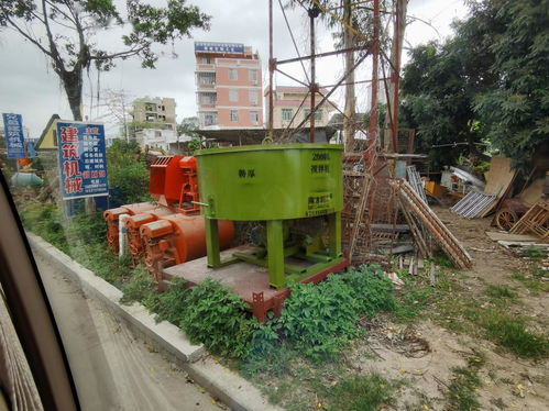鄧向明檢查主要道路沿線環境衛生與公共設施安裝服務工作